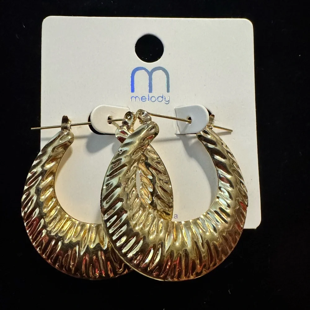 Gold Textured Statement Hoop Earrings Bold Chunky Open Hoops NWT - Picture 2 of 3